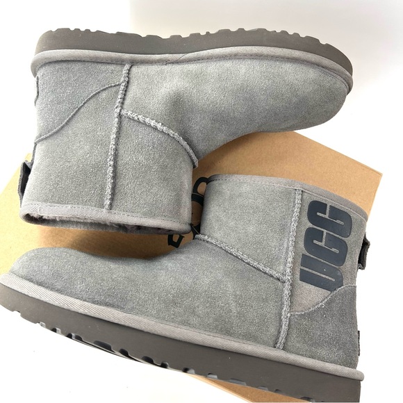 LIKE NEW! UGG Classic Mini Rubber Logo Grey Size 9 Ankle - Picture 4 of 11